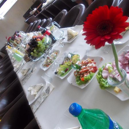 Hotel Grochowski Лукув Экстерьер фото