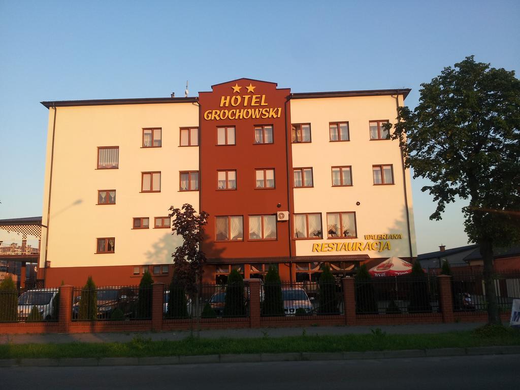 Hotel Grochowski Лукув Экстерьер фото