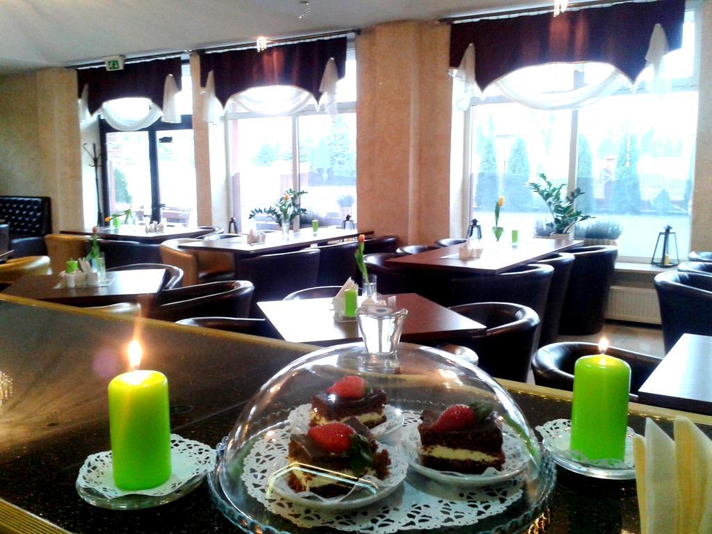 Hotel Grochowski Лукув Экстерьер фото